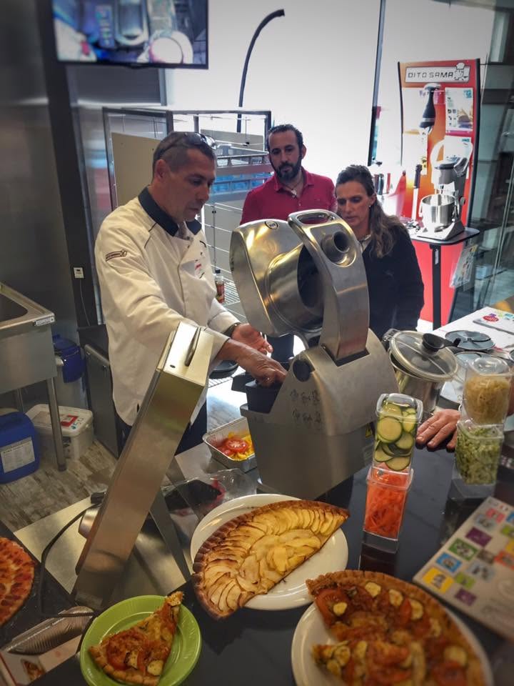 Démonstration culinaire dans le showroom SCDR