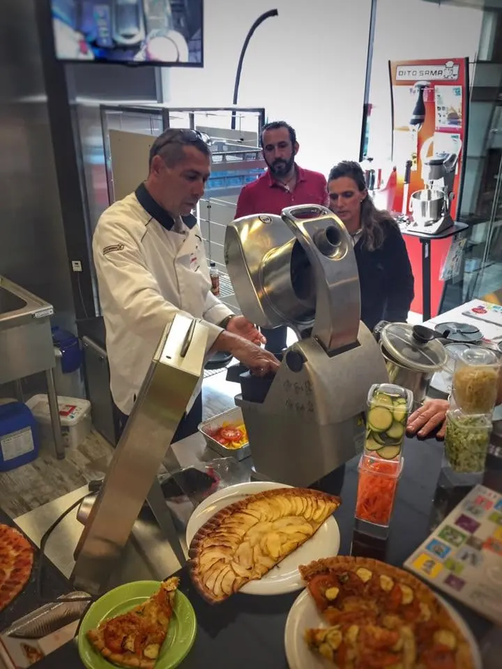 Démonstration culinaire dans le showroom SCDR